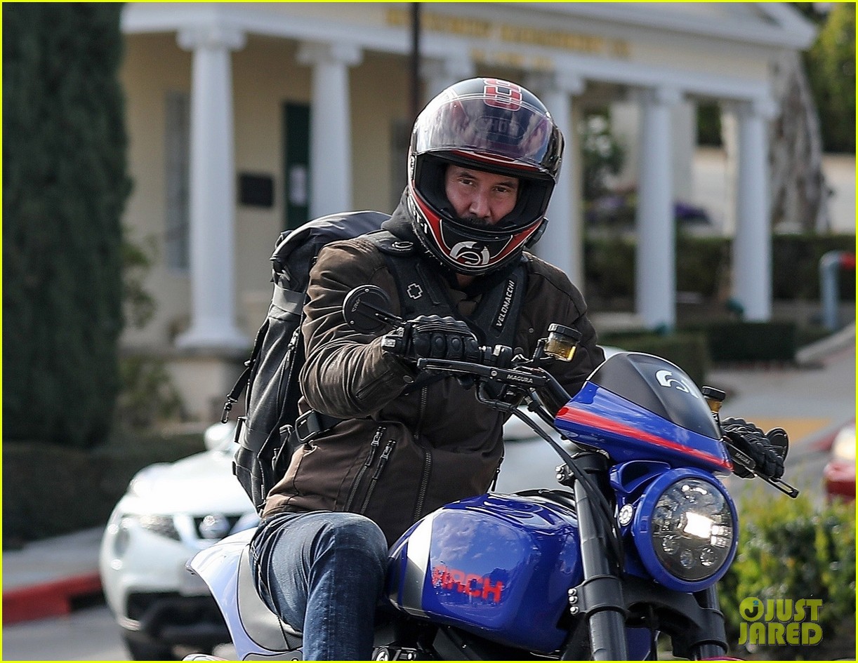 keanu reeves motorcycle ride 014455017