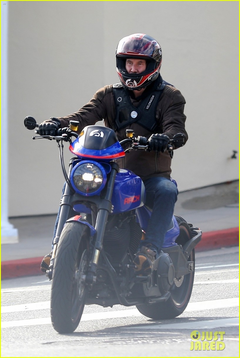 keanu reeves motorcycle ride 02