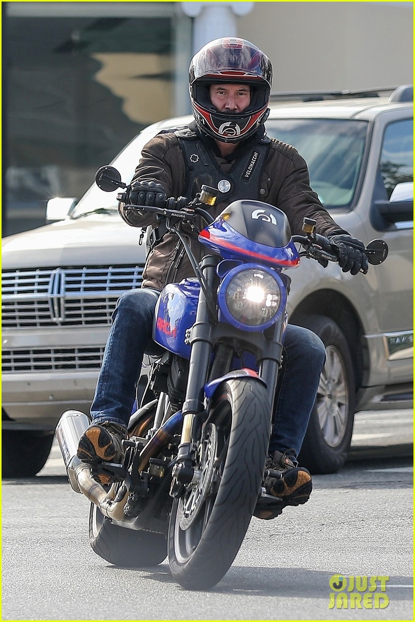 keanu reeves motorcycle ride 044455025