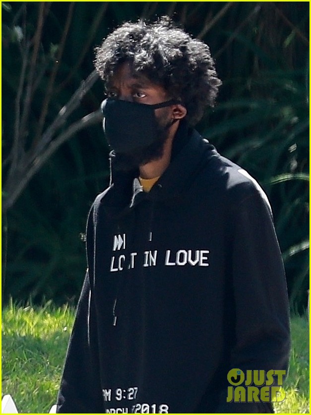 chadwick boseman heads to the store with his dog 024459566