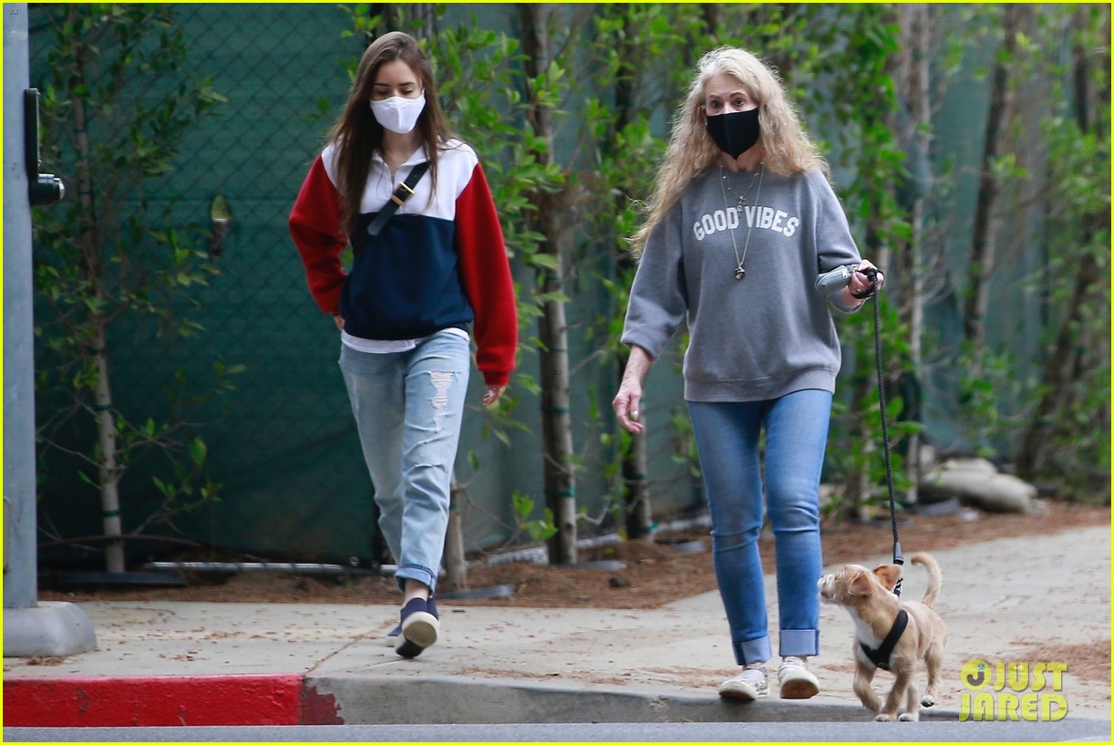 lily collins walk with mom and dog 024457270