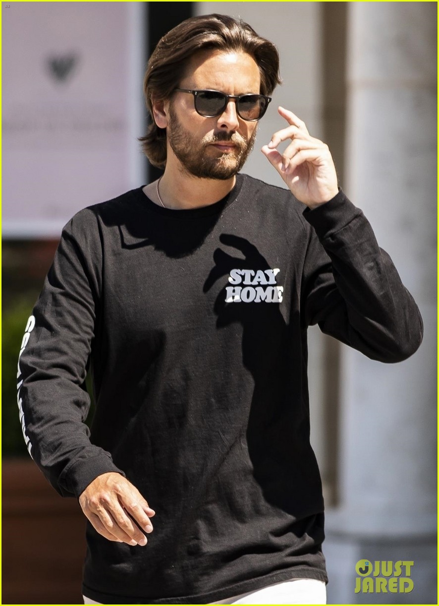 scott disick steps out for first time after rehab 054461079