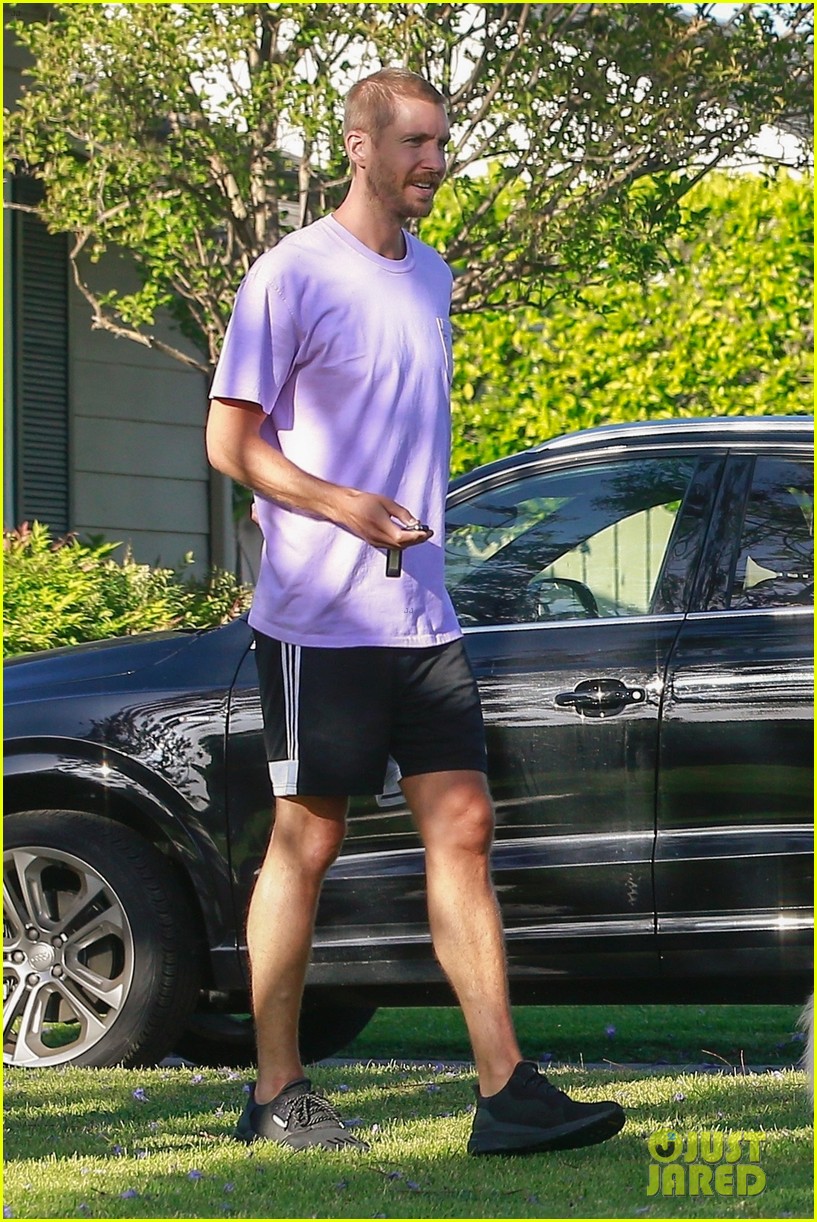 calvin harris hangs out wit friends after revealing he nearly died 044460441