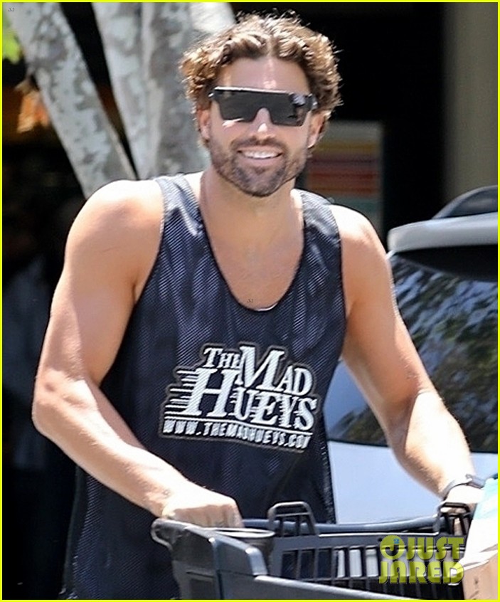 brody jenner goes grocery shopping 054459579