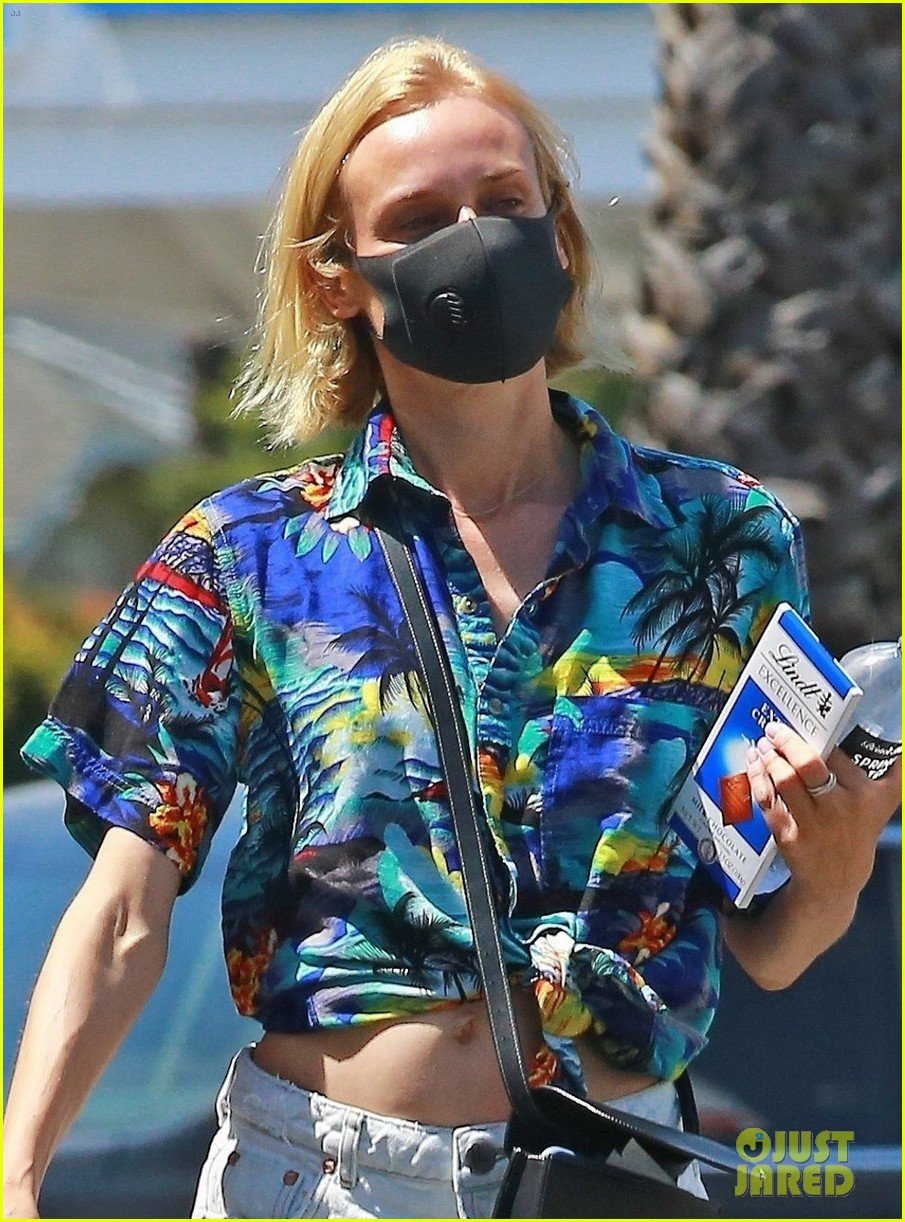 diane kruger shows off midriff grocery store run 04