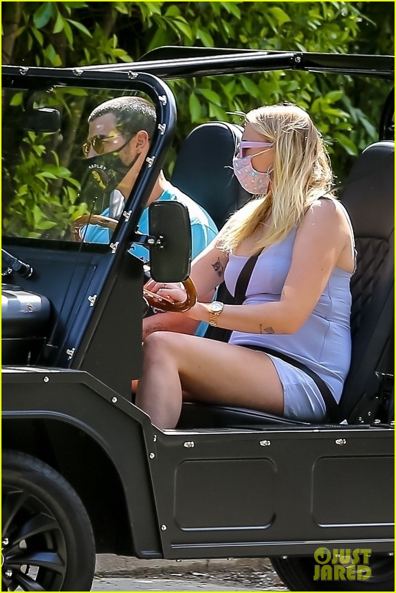 sophie turner wears form fitting dress out on drive with joe jonas 054459599