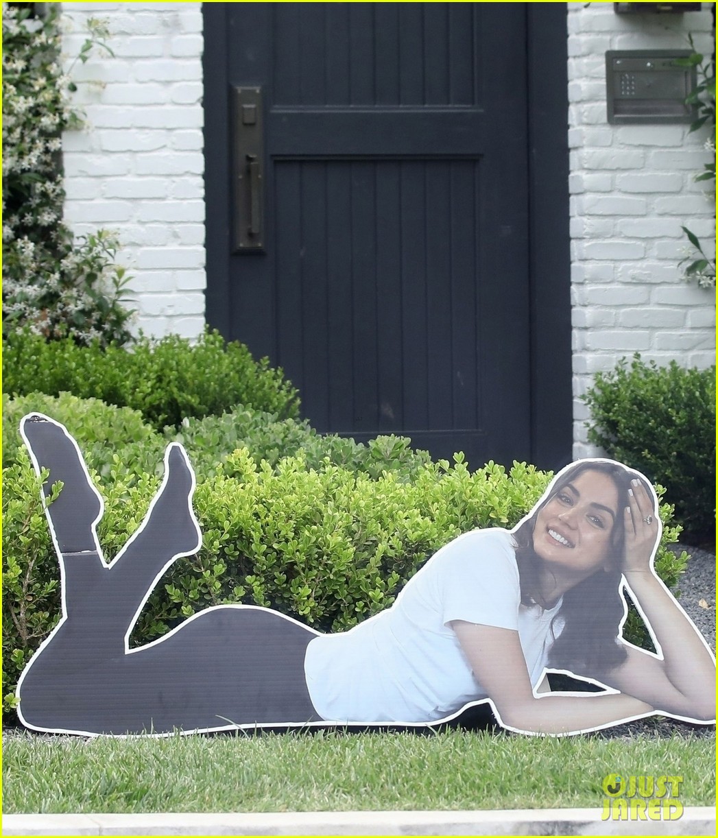 Ben Affleck's Kids Put a Giant Cutout of Ana de Armas Outside of His