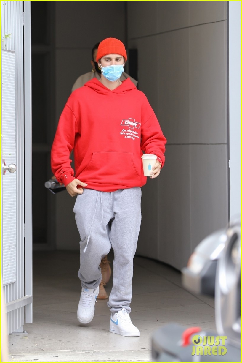 justin bieber joins hailey for doctors appointment 034464353