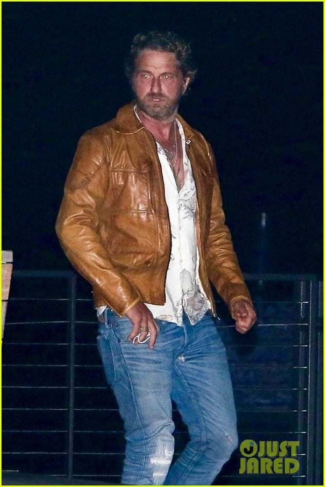 gerard butler goes out for dinner 014466348