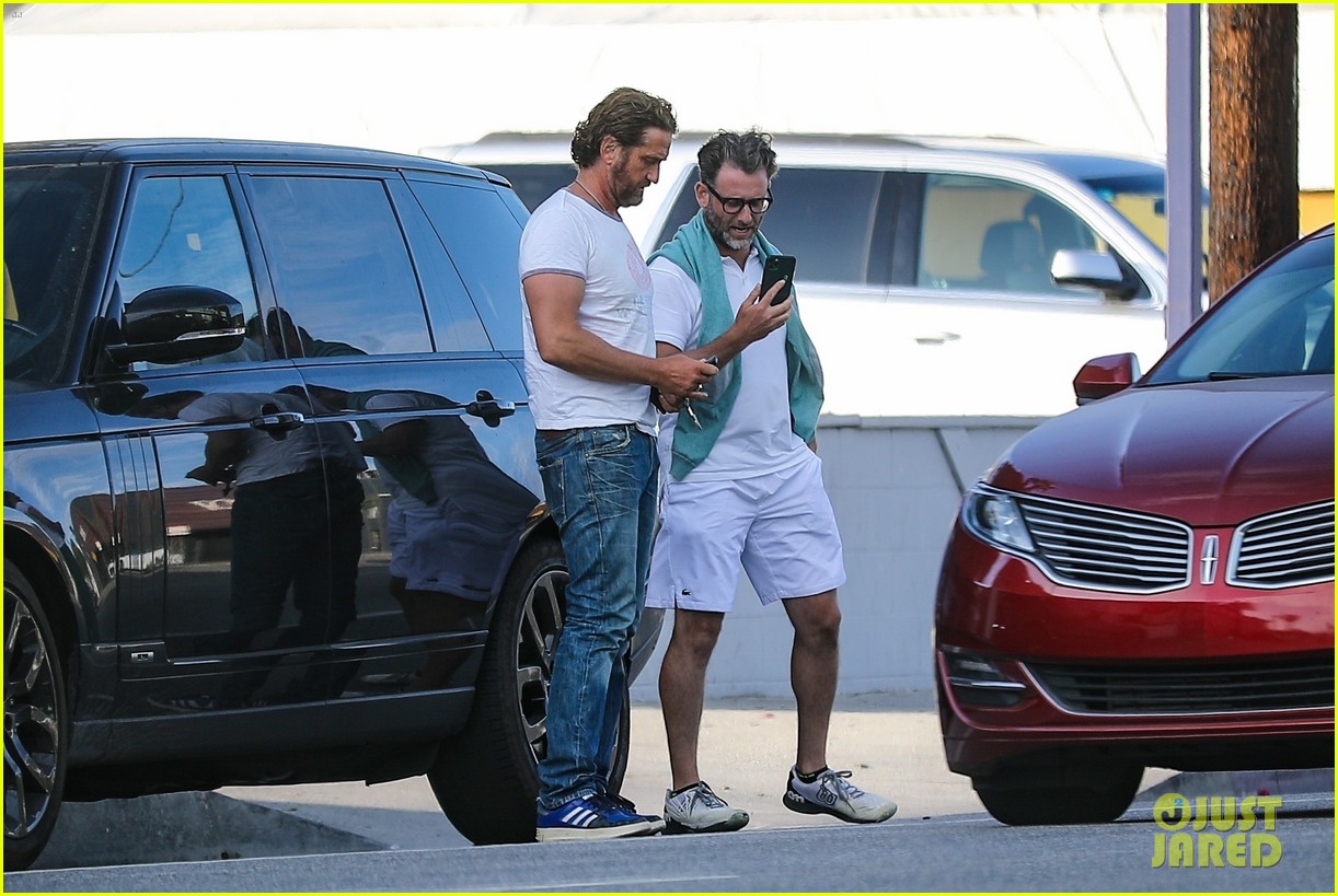 gerard butler joins a big group of friends for lunch 244465482