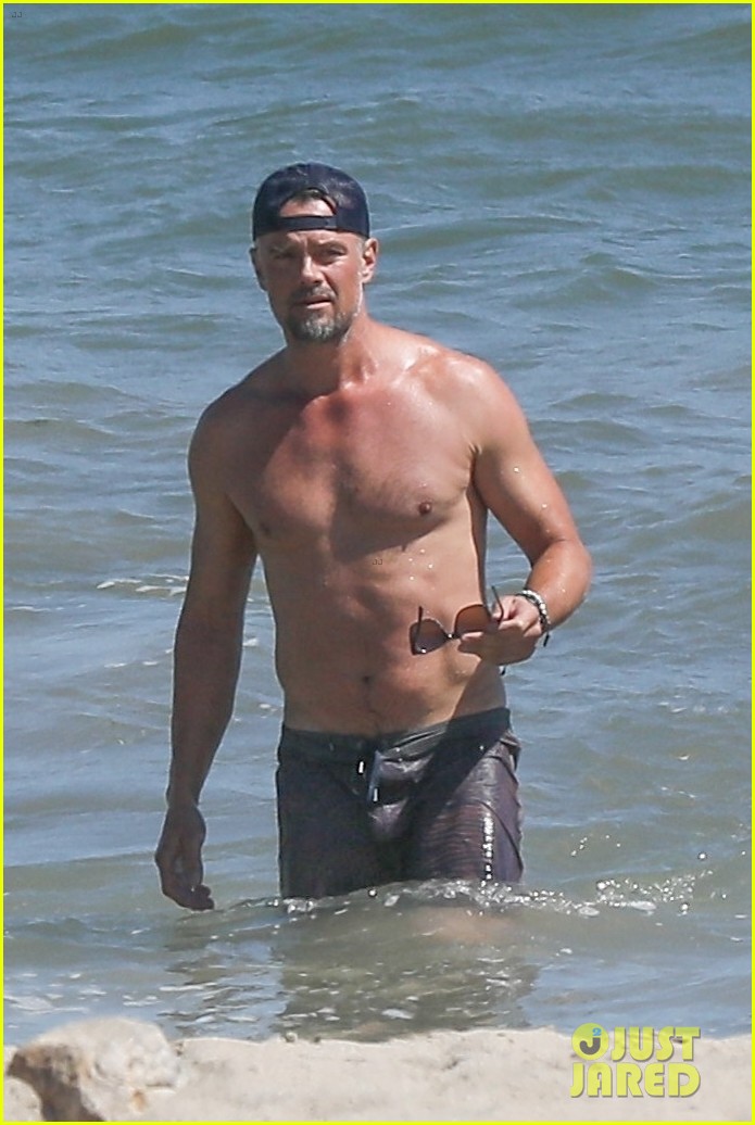 josh duhamel goes shirtless for day at the beach 214463121