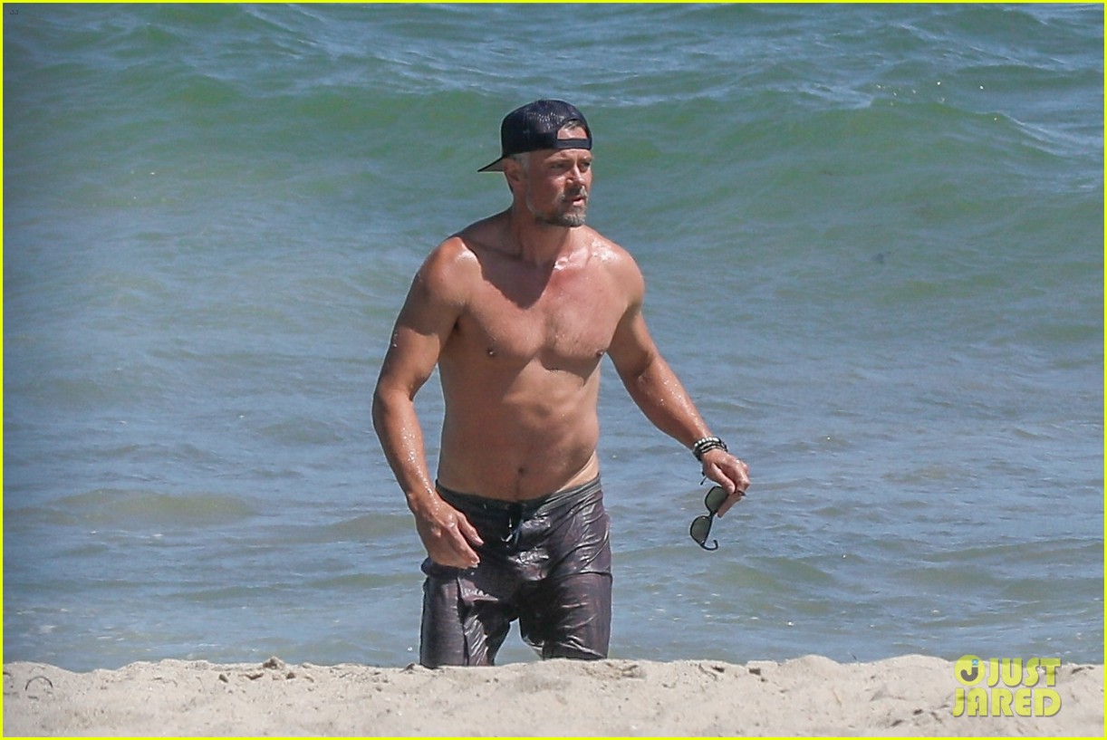 josh duhamel goes shirtless for day at the beach 304463130