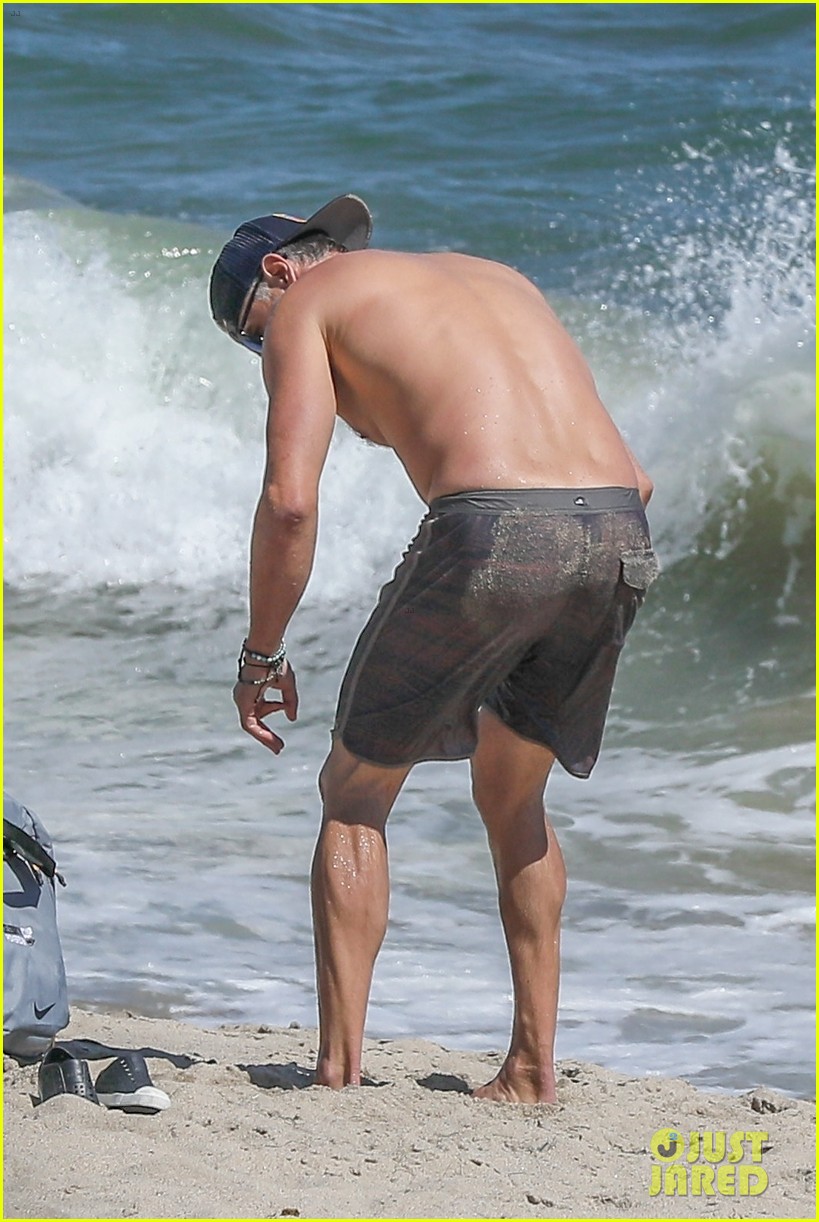 josh duhamel goes shirtless for day at the beach 36