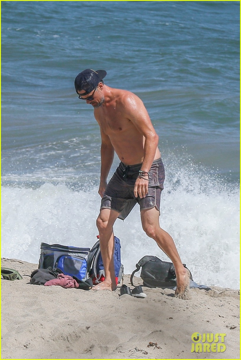 josh duhamel goes shirtless for day at the beach 41