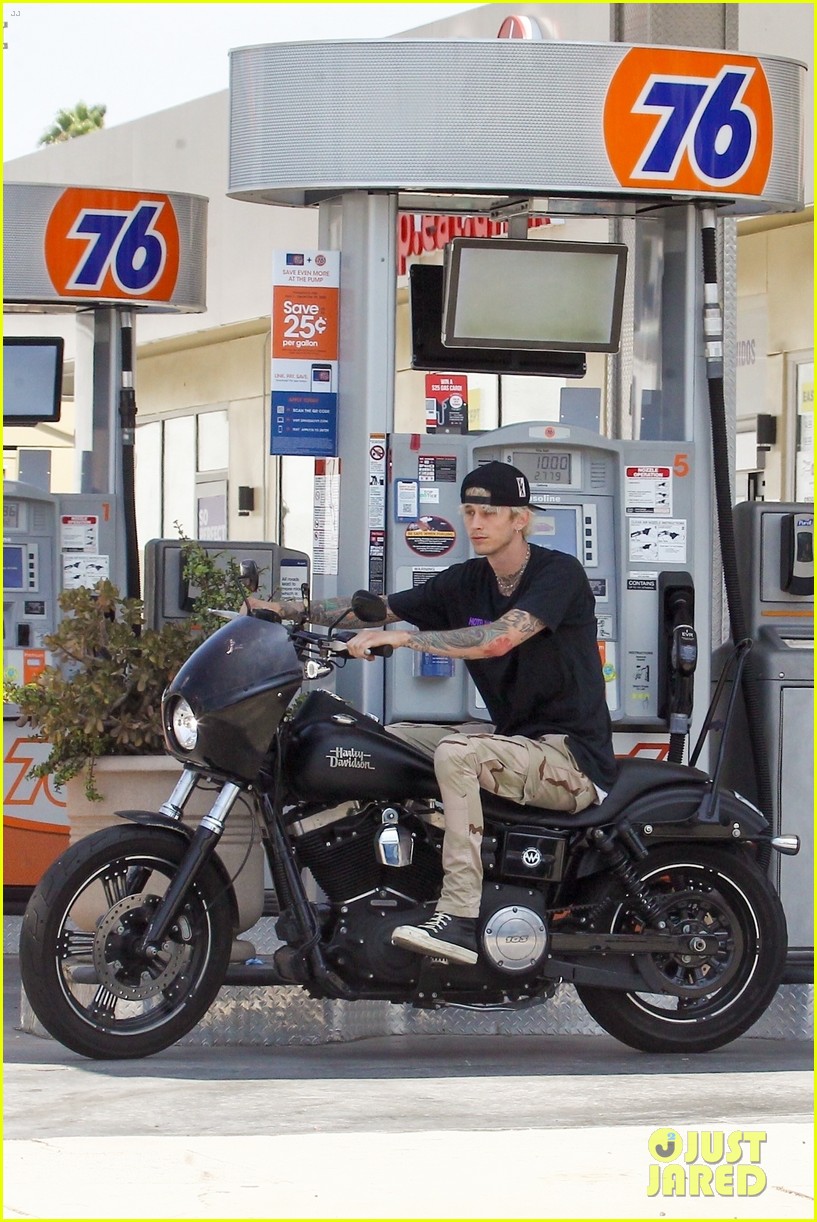 machine gun kelly motorcycle ride saying hes in love 054463853