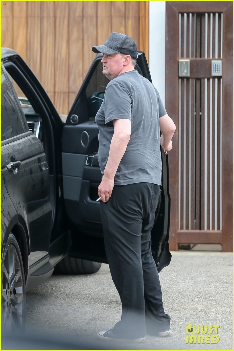 matthew perry steps out in la 044462407
