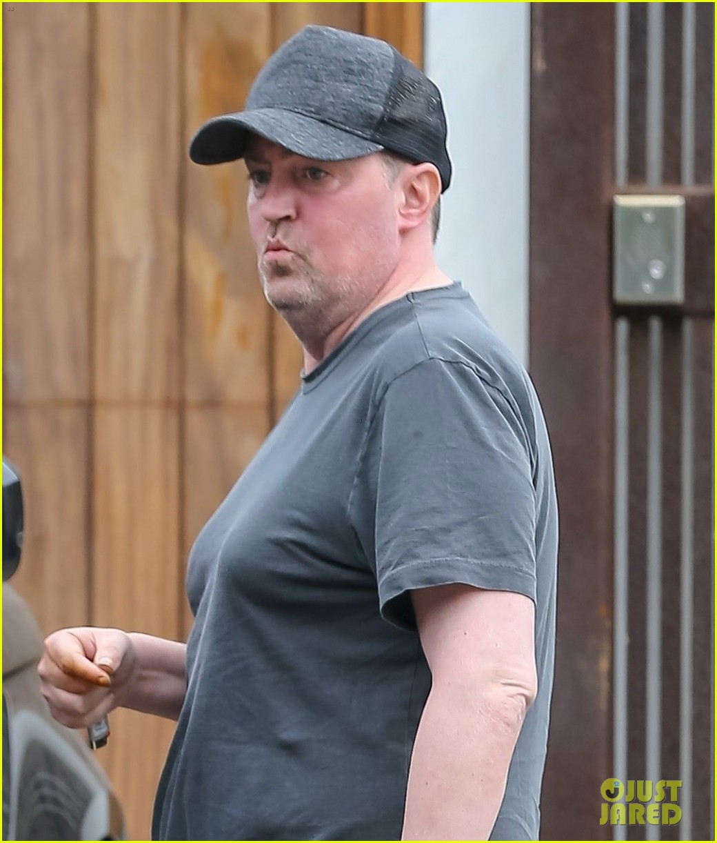 matthew perry steps out in la 064462409