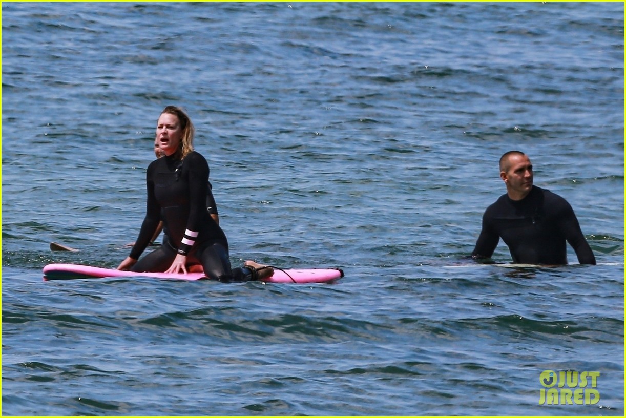 robin wright clement giraudet kisses while surfing 07
