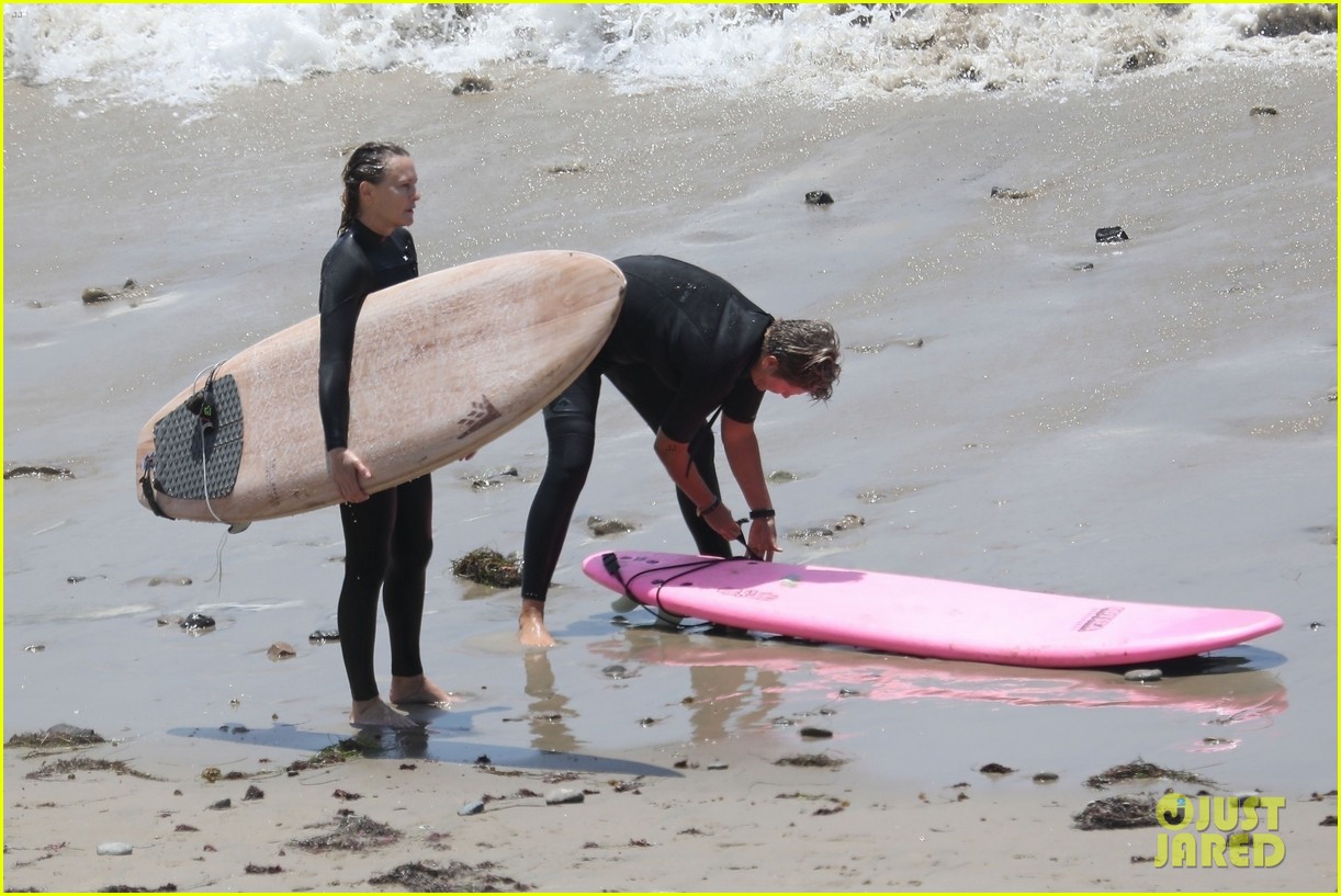 robin wright clement giraudet kisses while surfing 29