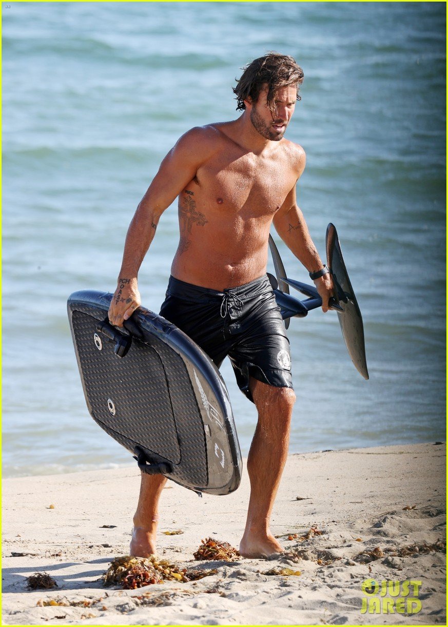 brody jenner shows off fit body going shirtless at the beach 014469907
