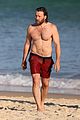 joel edgerton shirtless at the beach 01