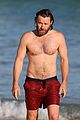 joel edgerton shirtless at the beach 04
