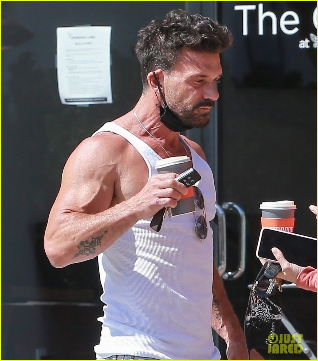 frank grillo meets up with nicky whelan coffee 04