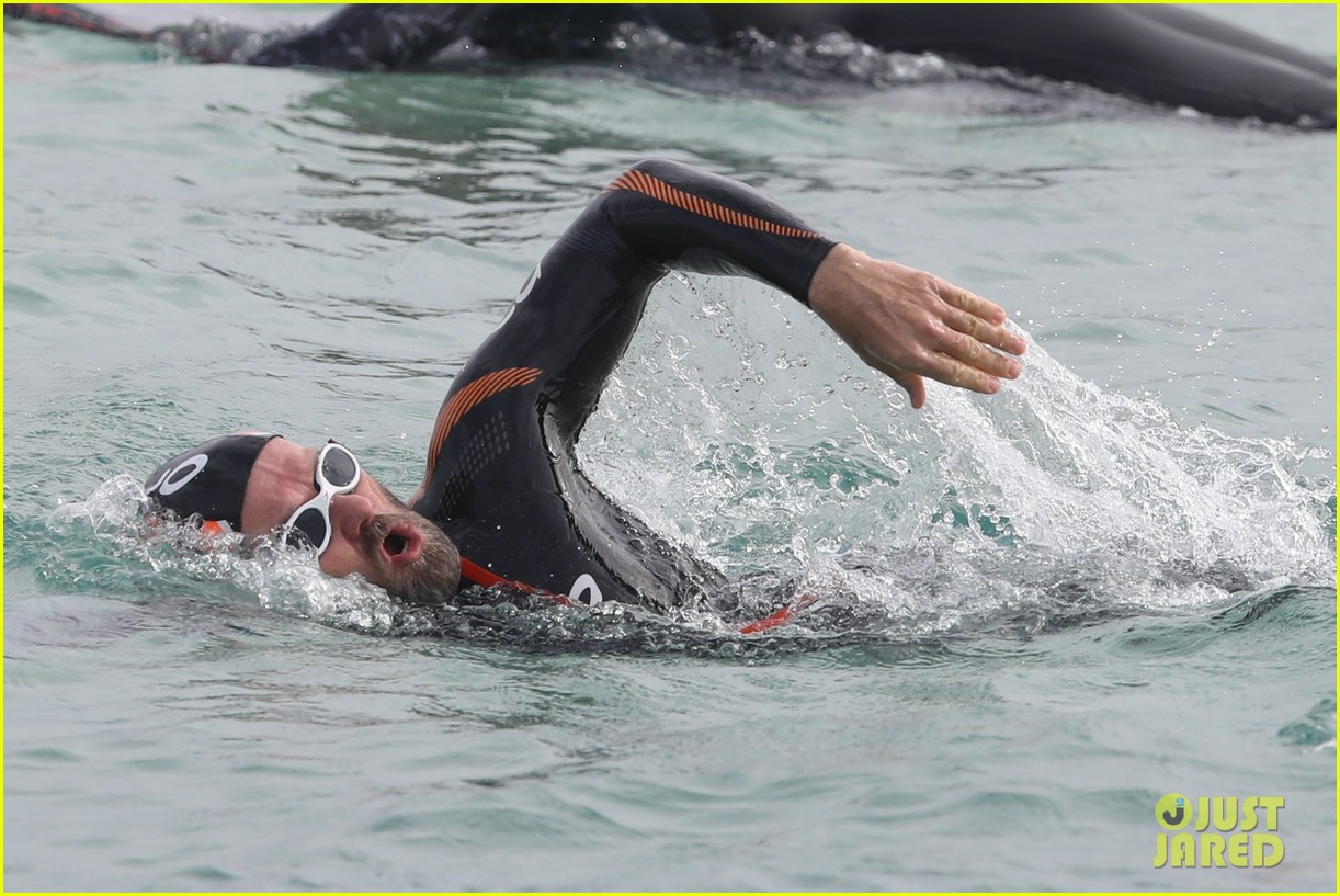 joel edgerton slips into tight wetsuit for dip in ocean 264468836