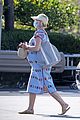 katy perry steps out for groceries 06