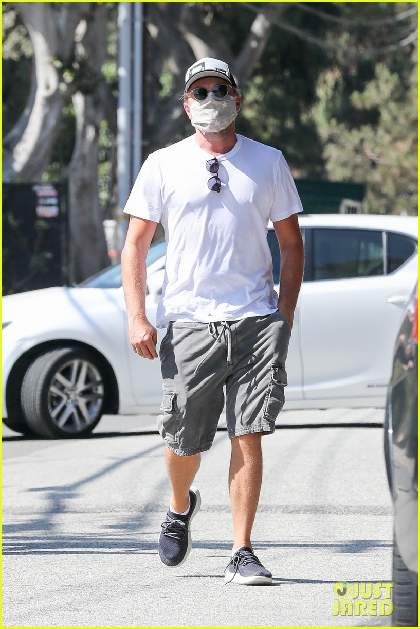 leonardo dicaprio heads out on sunny afternoon stroll 034467429