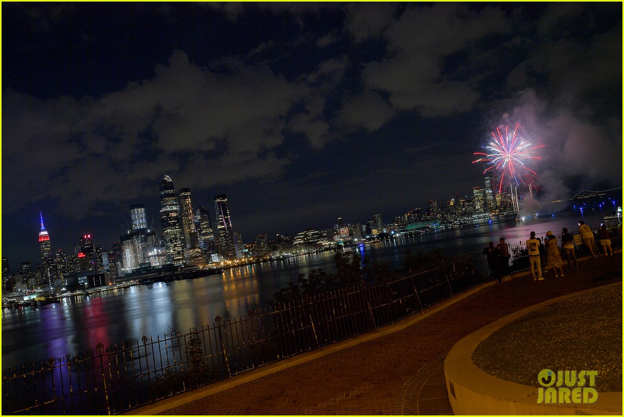 How to Watch Macy's July 4th Fireworks at Home - Stream Video Here ...
