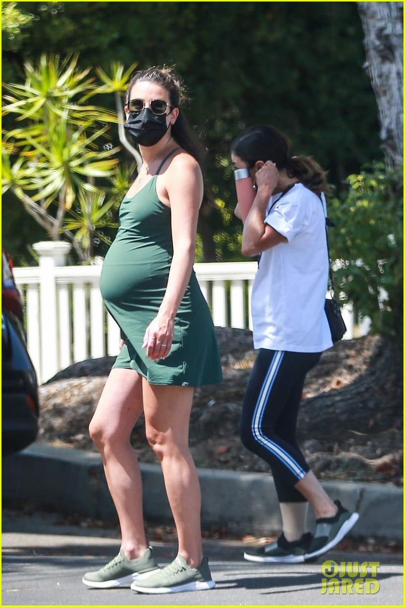 Pregnant Lea Michele Emerges After Sharing Her Tribute to Naya Rivera(02)