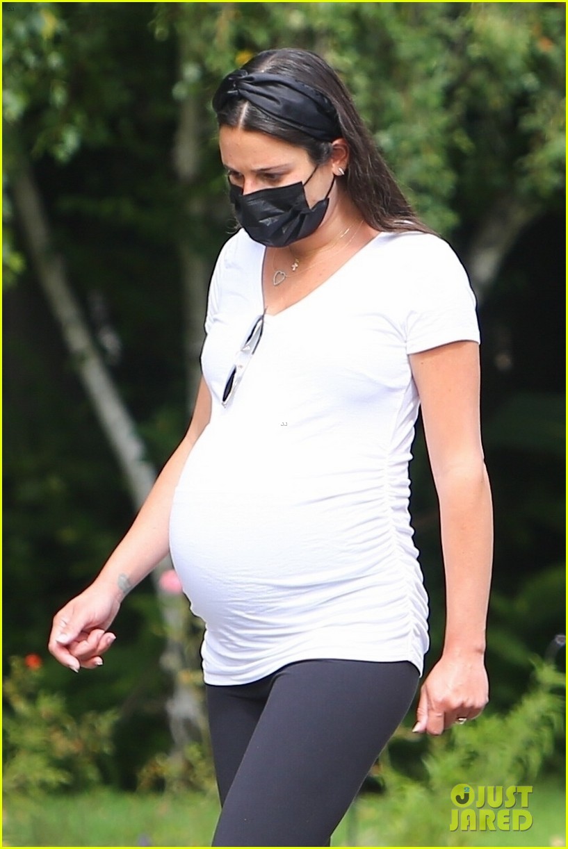 lea michele thursday walk with her mom 024472667