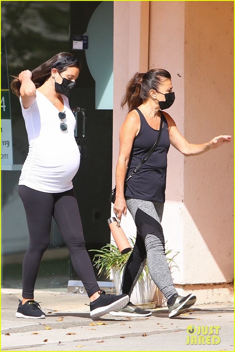 lea michele thursday walk with her mom 25
