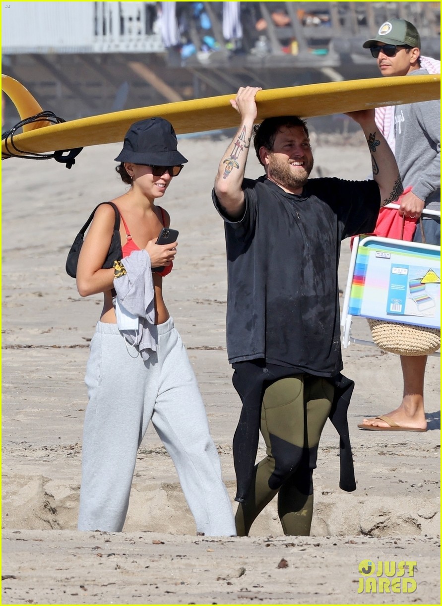 jonah hill fiancee gianna santos spend the day at the beach 014467432