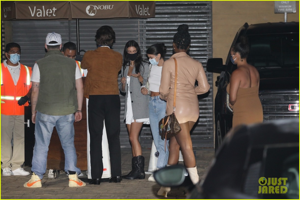 cole sprouse surrounded by ladies after dinner 20