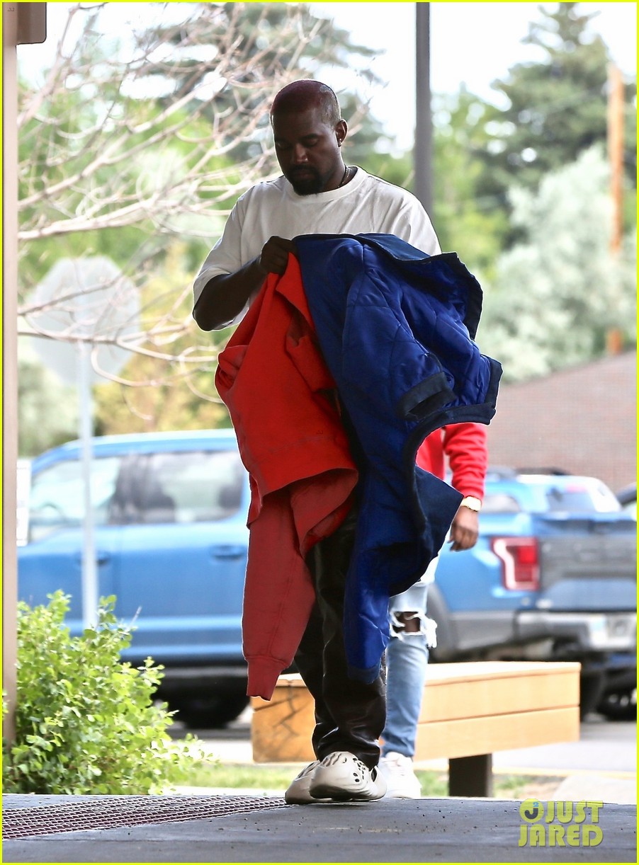 kanye west makes quick trip to hospital in wyoming 224471921