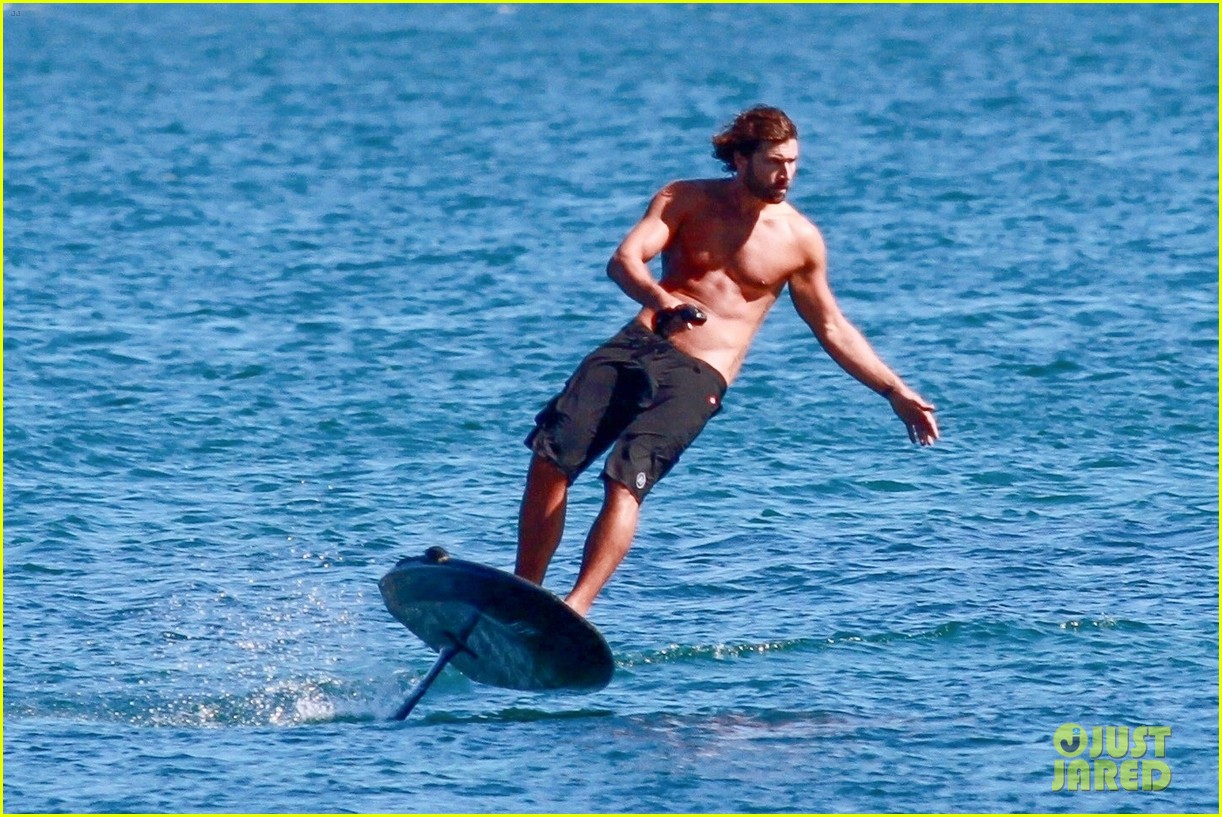 brody jenner surfing august 2020 05