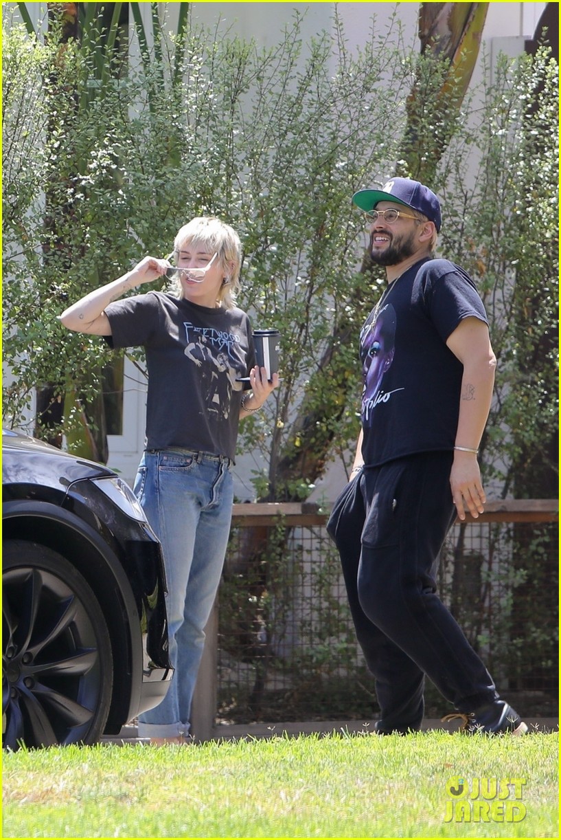 miley cyrus steps out after split cody simpson 044475142