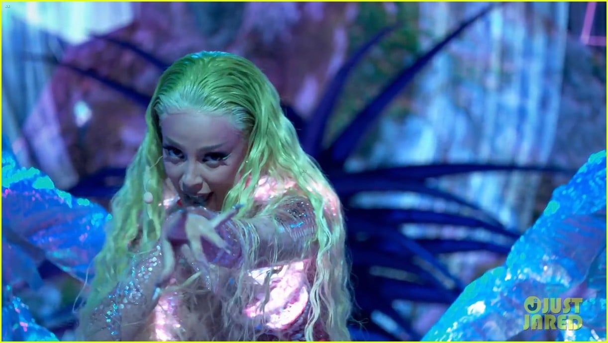 Doja Cat Heads Out of This World for 'Say So' & 'Like That' Performance