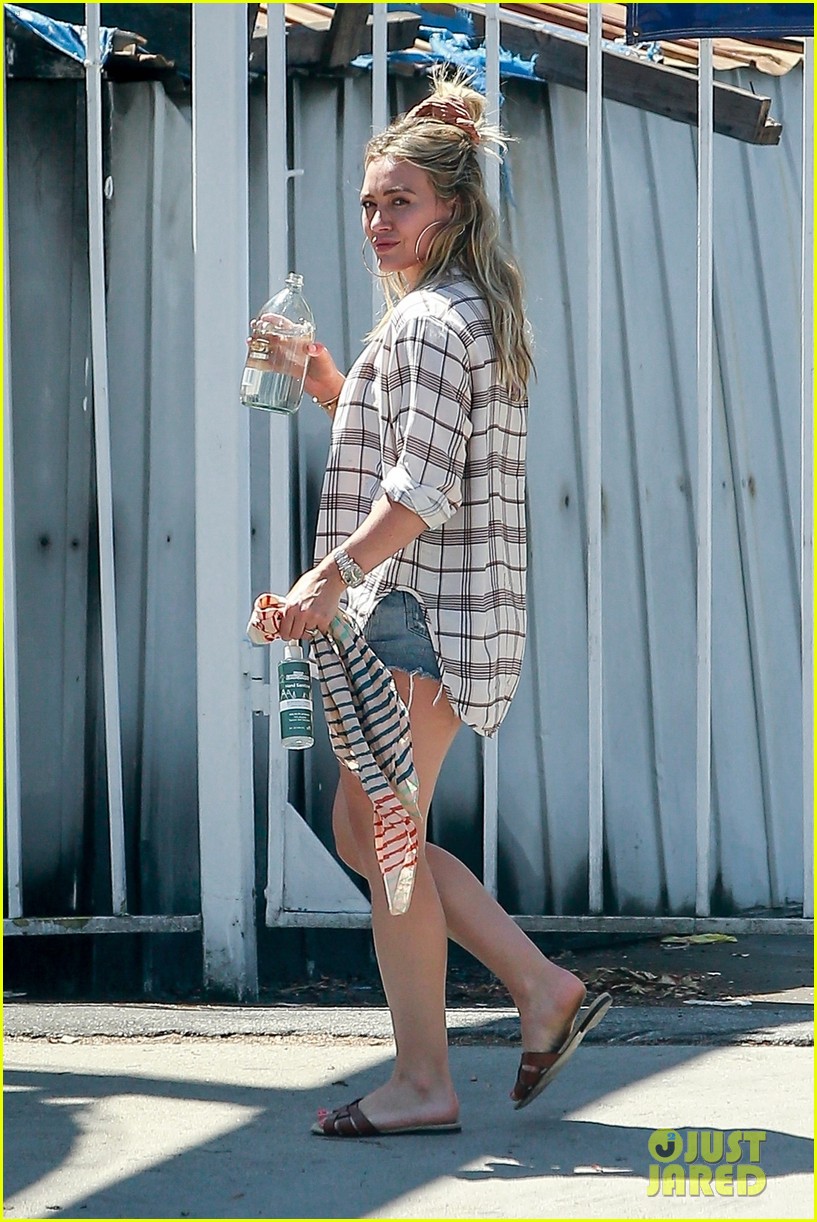 hilary duff grabs lunch with hubby matthew koma 054473246