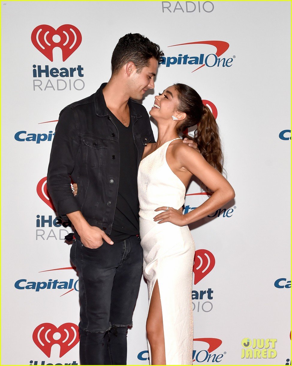 Sarah Hyland & Wells Adams Celebrate Their Original Wedding Date Photo(02)