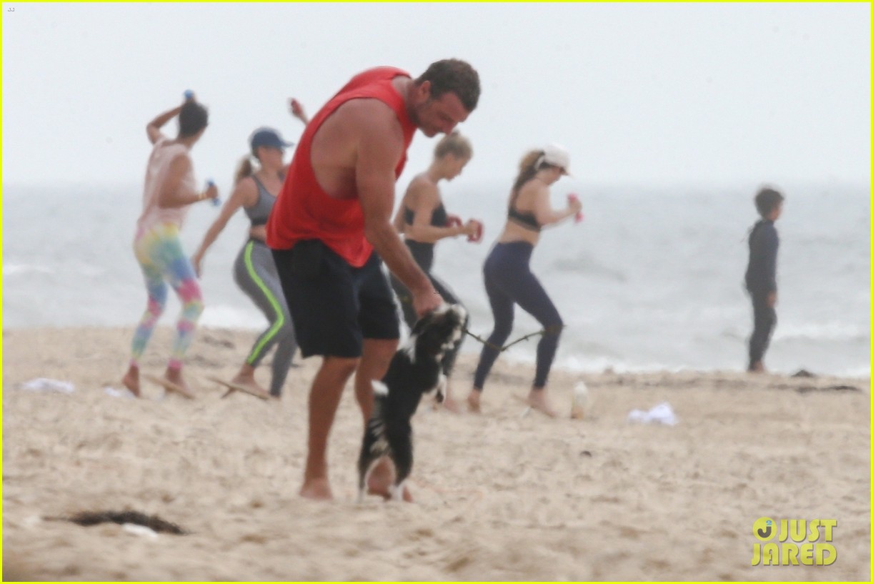 liev schreiber shows off his muscles at the beach 114474721