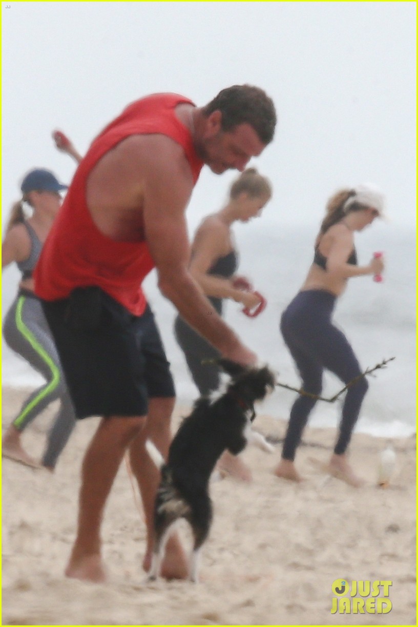 liev schreiber shows off his muscles at the beach 38