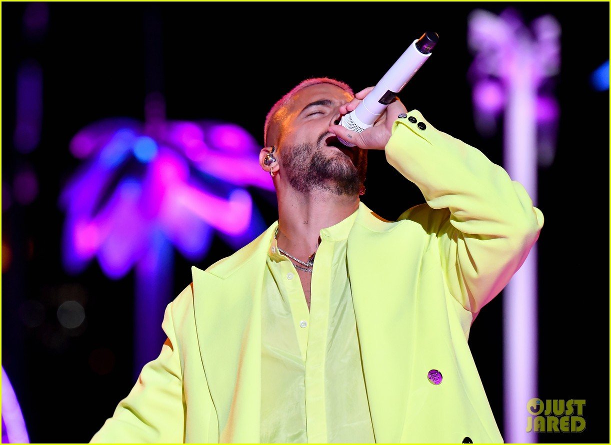 Maluma Wins His First Ever MTV VMAs Award! Photo 4479282 Photos(02)