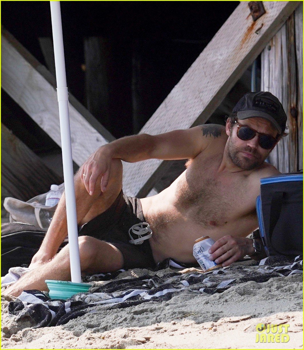 paul wesley looks hot going shirtless at the beach 054477244