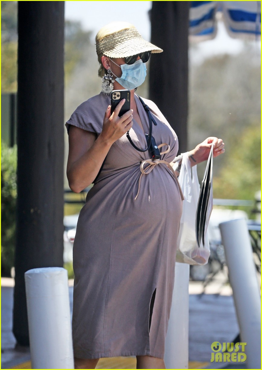 katy perry shows off major baby bump shopping in la 034473557