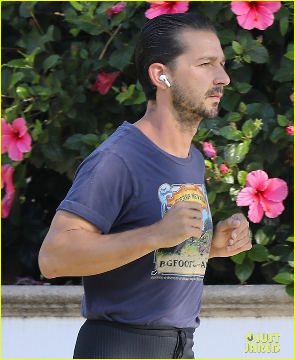 shia labeouf run in front of roses 014474461