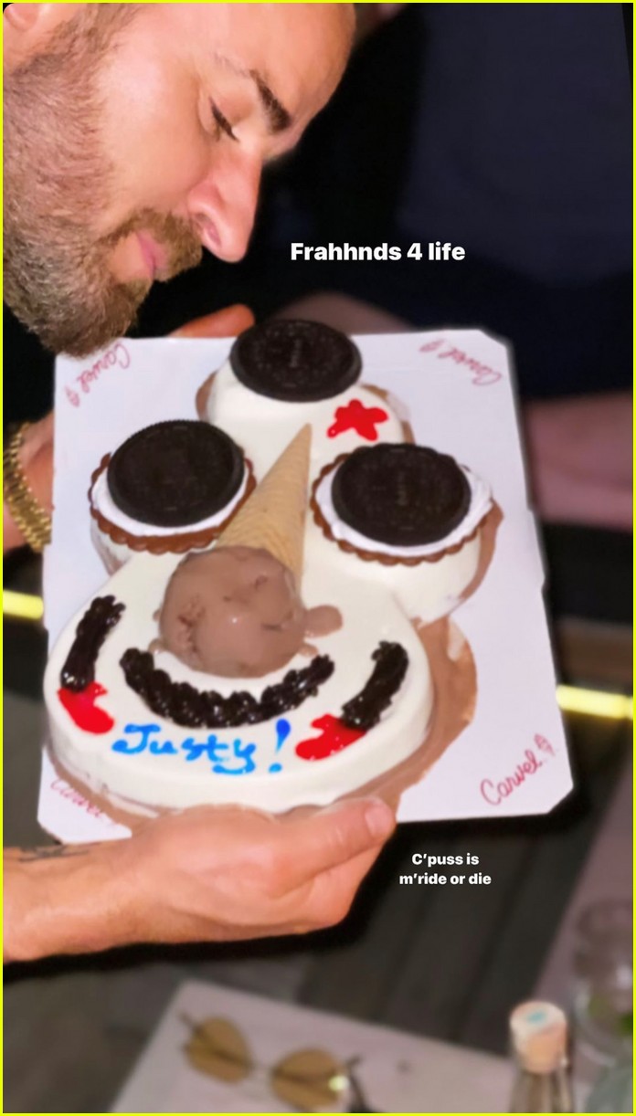 justin theroux had a cookie puss cake for his birthday 02