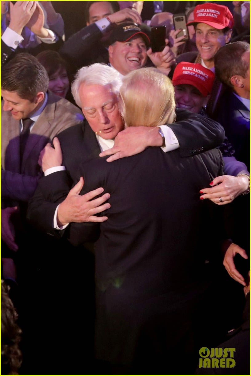 Donald Trump's Younger Brother Robert Dies at 71 Photo 4475531(02)